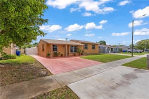 1660 SW 47th Ave, Fort Lauderdale, FL 33317 Sold 07/20/23