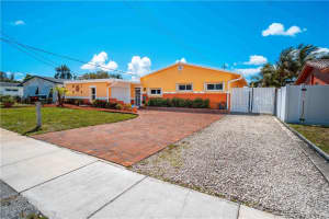 713 NW 7th St, Dania Beach, FL 33004 Sold 10/27/23