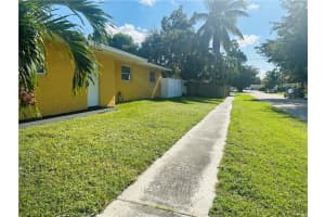 3190 NW 39th Pl, Lauderdale Lakes, FL 33309 Sold 08/15/23
