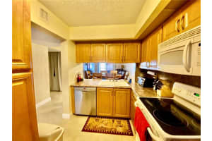 112 Lake Emerald Dr 109 Oakland Park, FL 33309 Sold 06/08/23