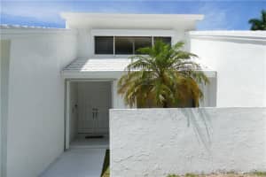 9761 NW 10th St, Plantation, FL 33322 Sold 10/10/23