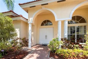 6403  Champlain Ter Southwest Ranches, FL 33331 Sold 06/07/23