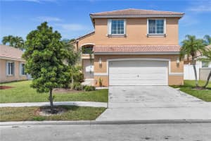 322 SW 193rd Ave, Pembroke Pines, FL 33029 Sold 08/09/23