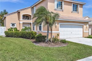 322 SW 193rd Ave, Pembroke Pines, FL 33029 Sold 08/09/23