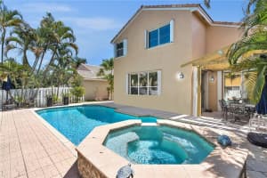 322 SW 193rd Ave, Pembroke Pines, FL 33029 Sold 08/09/23