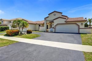 5421  Hawkes Bluff Ave, Davie, FL 33331 Sold 08/25/23