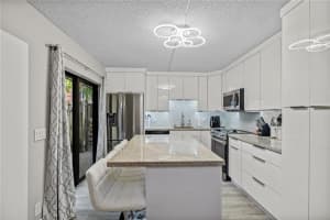 9844 Nw 6th Ct Plantation, FL 33324 Sold 06/29/23