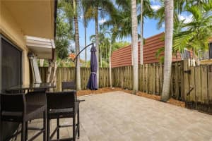 9844 Nw 6th Ct Plantation, FL 33324 Sold 06/29/23