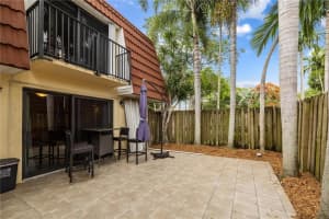 9844 Nw 6th Ct Plantation, FL 33324 Sold 06/29/23