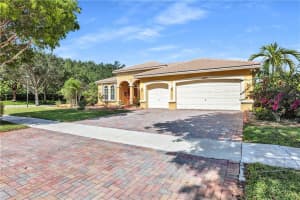 4893  Hibbs Grove Way, Cooper City, FL 33330 Sold 08/17/23