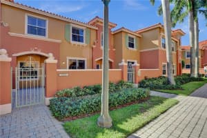 10661 SW 8th St, Pembroke Pines, FL 33025 Sold 08/02/23