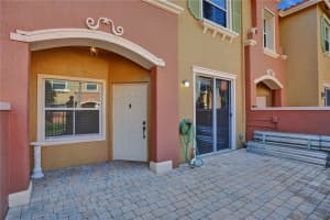 10661 SW 8th St, Pembroke Pines, FL 33025 Sold 08/02/23