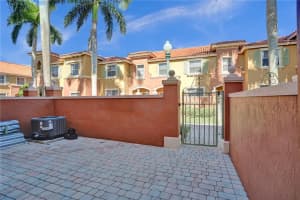 10661 SW 8th St, Pembroke Pines, FL 33025 Sold 08/02/23