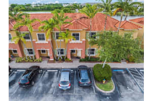 10633 SW 6th St   904, Pembroke Pines, FL 33025 Sold 07/07/23