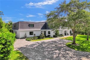 9  Tahoe Ln, Sea Ranch Lakes, FL 33308 Sold 08/17/23