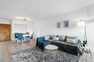400  Kings Point Dr   1217, Sunny Isles Beach, FL 33160 Sold 10/03/23