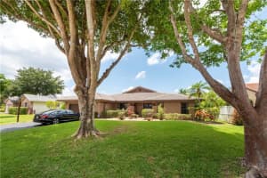 462 NW 105th Dr, Coral Springs, FL 33071 Sold 07/10/23