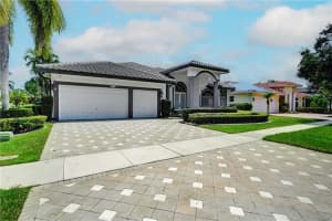 8918 NW 38th St, Hollywood, FL 33024 Sold 06/30/23