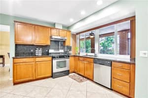 11331 NW 30th St, Sunrise, FL 33323 Sold 07/31/23