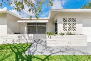 6113 NW 73rd Ter, Tamarac, FL 33321 Sold 07/03/23