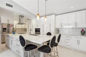 1060  Oysterwood St, Hollywood, FL 33019 Sold 09/07/23