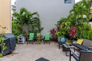 1050  Oysterwood St, Hollywood, FL 33019 Sold 08/10/23