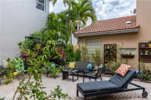 1050  Oysterwood St, Hollywood, FL 33019 Sold 08/10/23