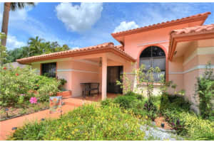 2727  Oak Tree Ln, Oakland Park, FL 33309 Sold 08/18/23