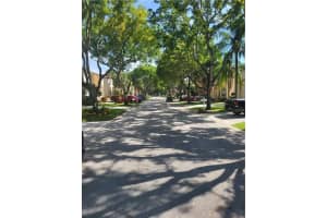464 NW 87th Ln, Coral Springs, FL 33071 Sold 10/27/23