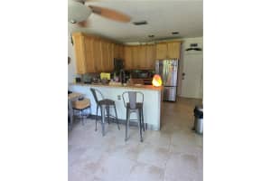 464 NW 87th Ln, Coral Springs, FL 33071 Sold 10/27/23