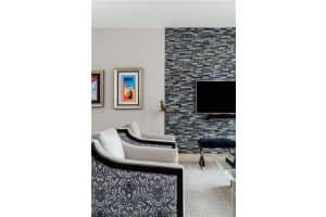 710 NE 3rd Ave, Fort Lauderdale, FL 33304 Sold 09/18/23