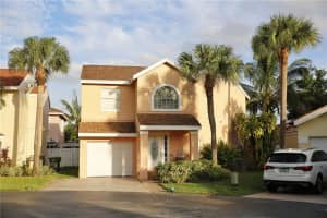 311 SW 100th Ter, Pembroke Pines, FL 33025 Sold 07/31/23