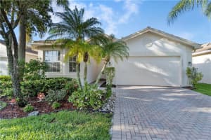 8226  Sandpiper Glen DR, Lake Worth, FL 33467 Sold 10/02/23