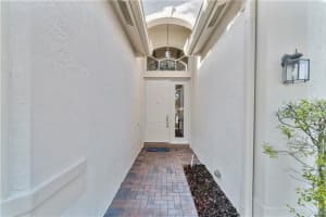 8226  Sandpiper Glen DR, Lake Worth, FL 33467 Sold 10/02/23