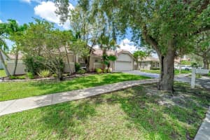 10420 NW 18th Dr, Plantation, FL 33322 Sold 08/11/23