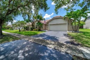 10420 NW 18th Dr, Plantation, FL 33322 Sold 08/11/23