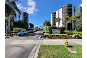 3401 N Country Club Dr   615, Miami, FL 33180 Sold 08/04/23