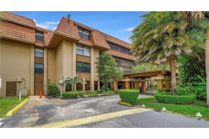 661 NE 195th St   110, North Miami Beach, FL 33179 Sold 08/24/23