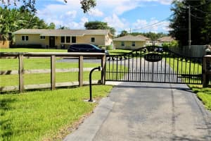 14450 SW 24th St, Davie, FL 33325 Sold 08/31/23