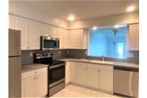 507  6th St   507, Vero Beach, FL 32962 Sold 08/10/23