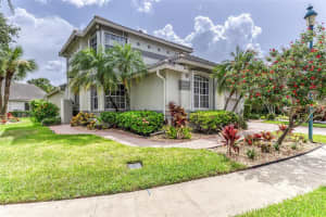 1452 E Lacosta Dr E, Pembroke Pines, FL 33027 Sold 10/16/23