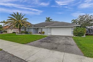 5611 SW 88th Ter, Cooper City, FL 33328 Sold 08/25/23