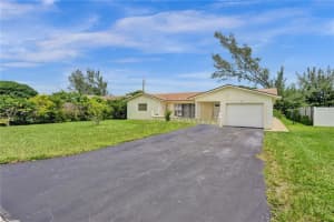 9509 NW 80th Pl, Tamarac, FL 33321 Sold 08/08/23