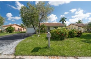 10221 NW 70th St, Tamarac, FL 33321 Sold 03/29/24