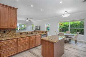 305 NW Cheshire Ln, Port St Lucie, FL 34983 Sold 11/17/23