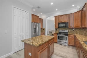 305 NW Cheshire Ln, Port St Lucie, FL 34983 Sold 11/17/23