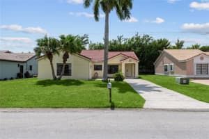 10526 NW 70th St, Tamarac, FL 33321 Sold 11/09/23