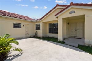 10526 NW 70th St, Tamarac, FL 33321 Sold 11/09/23