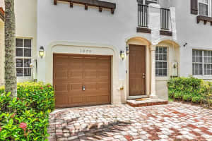 1070 NE 30th Ave   1070, Homestead, FL 33033 Sold 10/02/23