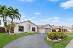 9590 NW 17th St, Plantation, FL 33322 Sold 09/22/23
